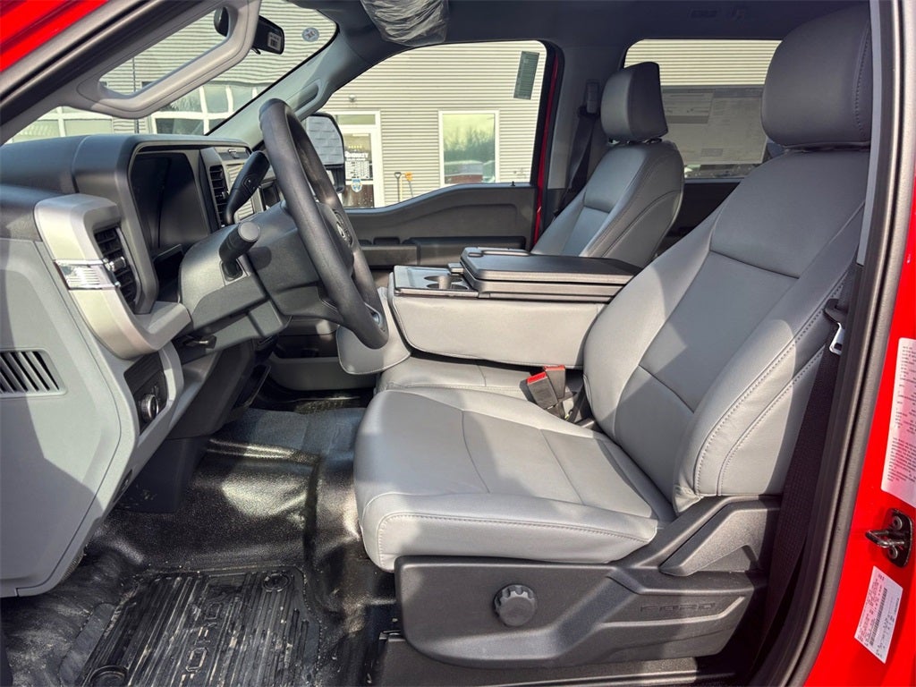 2026 Ford F-350SD XL DRW 4x4 / 6.7L Diesel / 60" CA Chassis @KTS