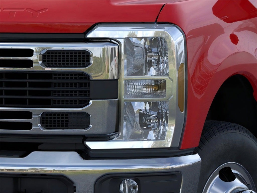 2026 Ford F-350SD XL DRW 4x4 / 6.7L Diesel / 60" CA Chassis @KTS