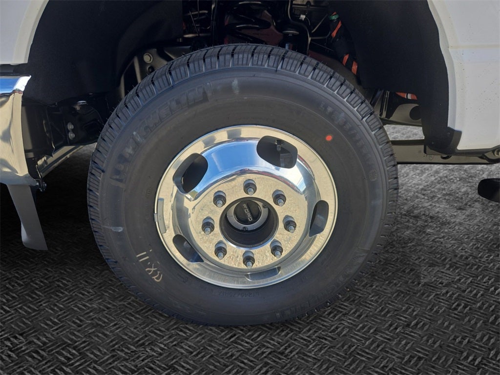 2026 Ford F-350SD XL DRW 4x4 / 6.7L Diesel / 60" CA Chassis