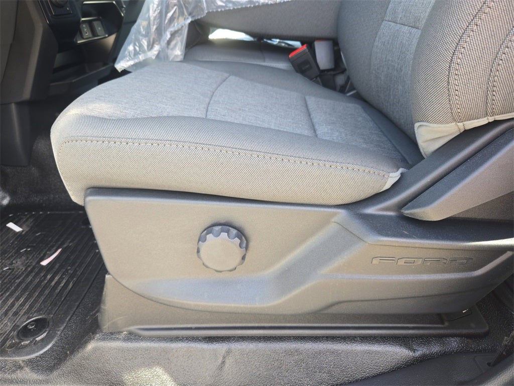 2026 Ford F-350SD XL DRW 4x4 / 6.7L Diesel / 60" CA Chassis