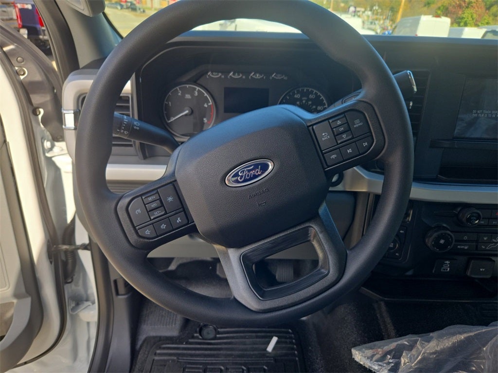 2026 Ford F-350SD XL DRW 4x4 / 6.7L Diesel / 60" CA Chassis