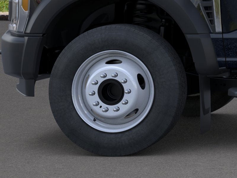 2026 Ford F-600SD XL DRW 4x2 / 7.3L V8 / 84" CA Chassis