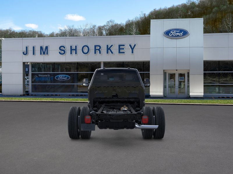 2026 Ford F-600SD XL DRW 4x2 / 7.3L V8 / 84" CA Chassis