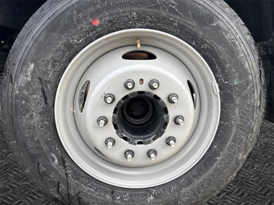 2026 Ford F-600SD XL DRW 4x2 / 7.3L V8 / 120" CA Chassis