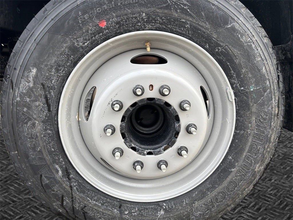 2026 Ford F-600SD XL DRW 4x2 / 7.3L V8 / 120" CA Chassis