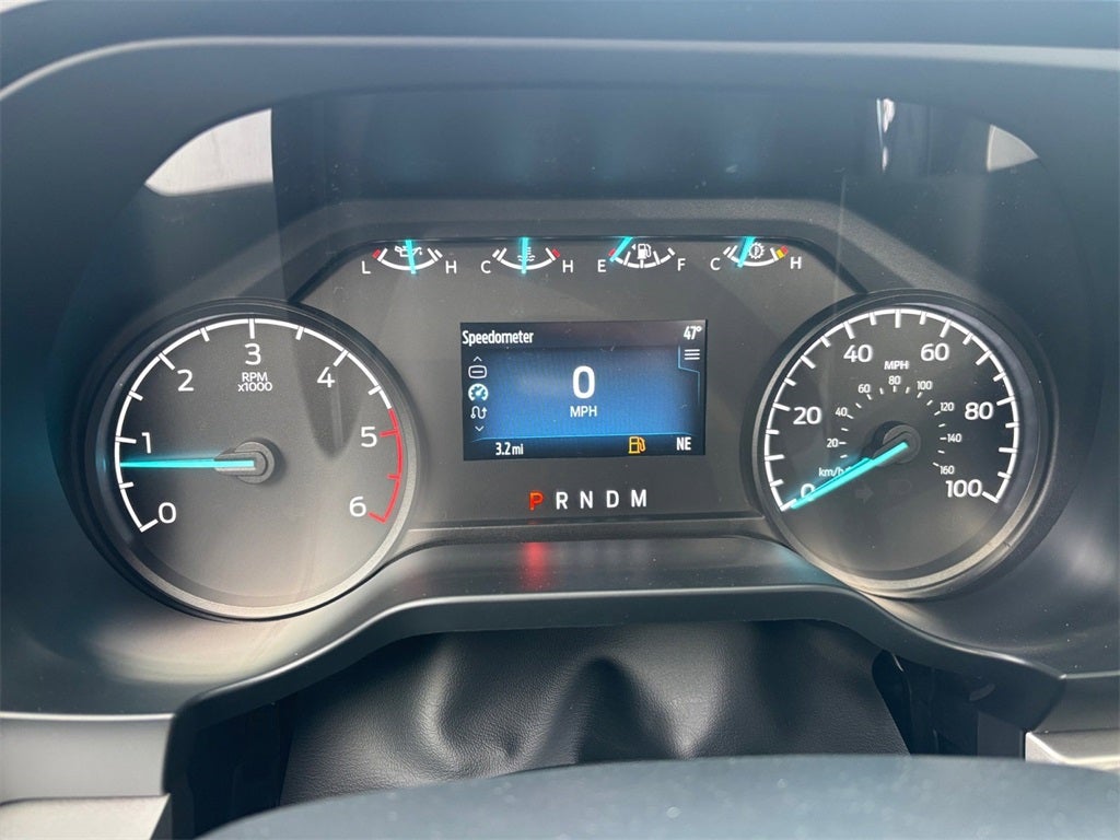 2026 Ford F-600SD XL DRW 4x2 / 7.3L V8 / 120" CA Chassis