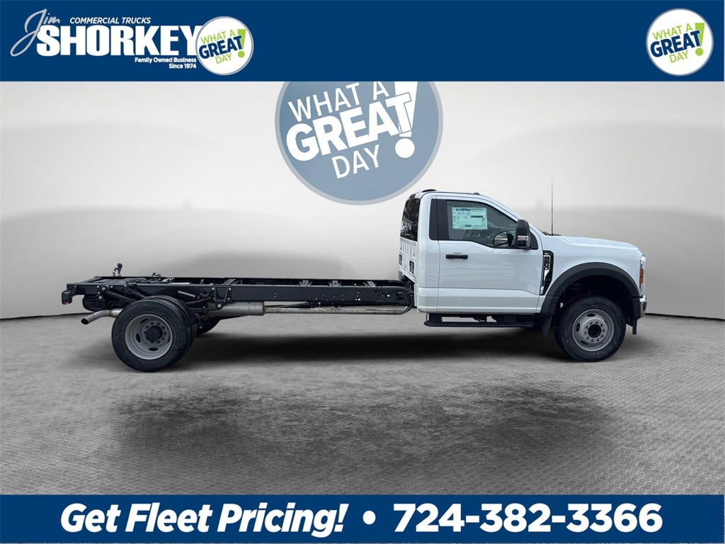 2026 Ford F-600SD XL DRW 4x2 / 7.3L V8 / 120" CA Chassis