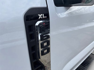 2026 Ford F-600SD XL DRW 4x2 / 7.3L V8 / 120" CA Chassis