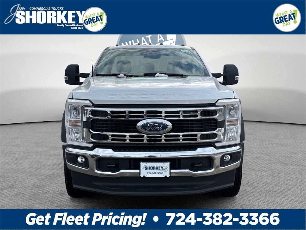 2026 Ford F-600SD XL DRW 4x2 / 7.3L V8 / 120" CA Chassis