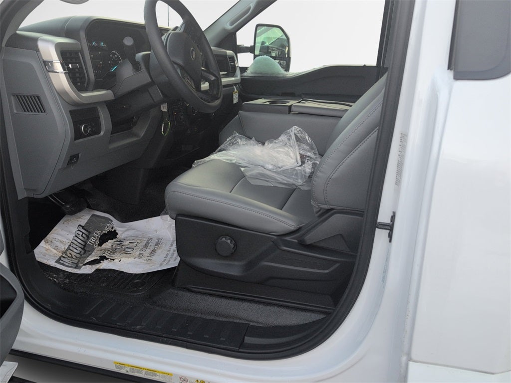 2026 Ford F-600SD XL DRW 4x4 / 6.7L Diesel / 11' Switch-N-Go