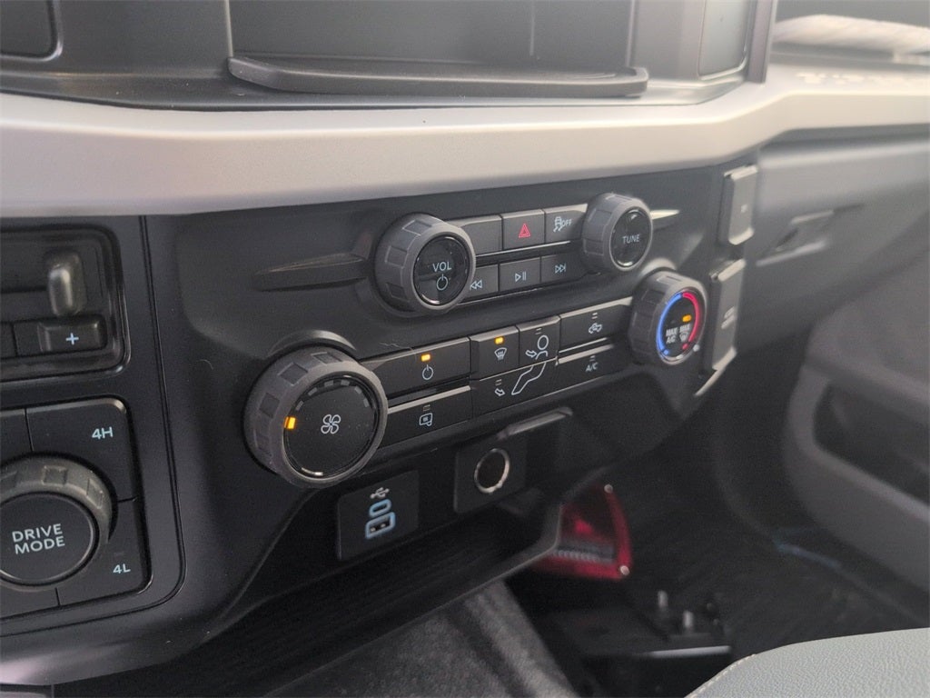 2026 Ford F-600SD XL DRW 4x4 / 6.7L Diesel / 11' Switch-N-Go