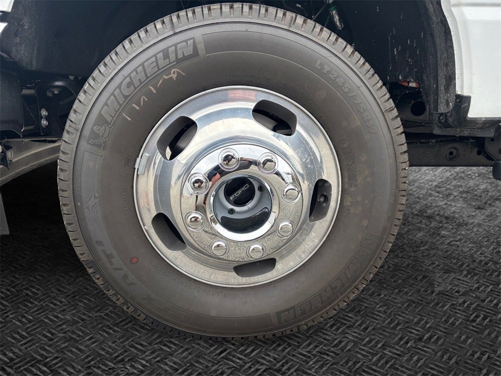 2025 Ford F-350SD XL DRW 4x4 / 7.3L V8 / 9' Aluminum Dropside Dump