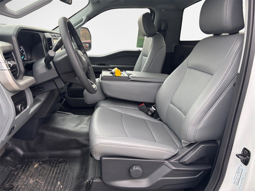 2025 Ford F-350SD XL DRW 4x4 / 7.3L V8 / 9' Aluminum Dropside Dump