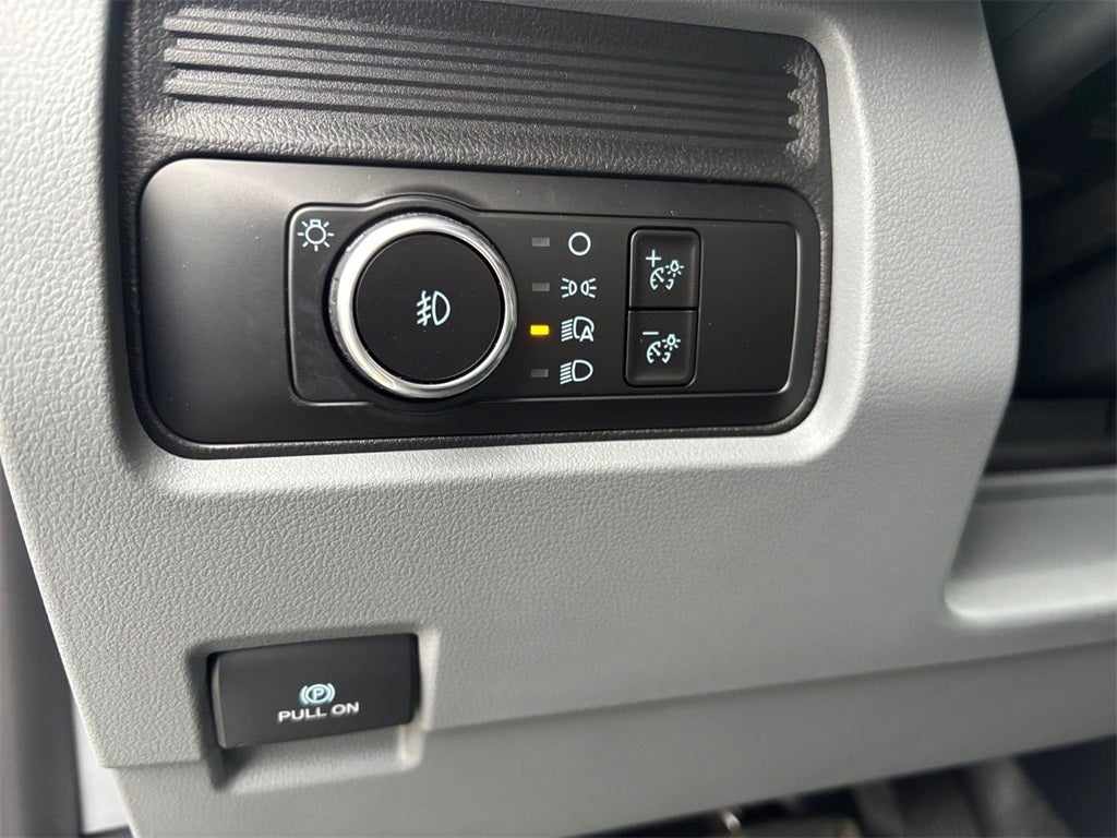 2025 Ford F-350SD XL DRW 4x4 / 7.3L V8 / 9' Aluminum Dropside Dump