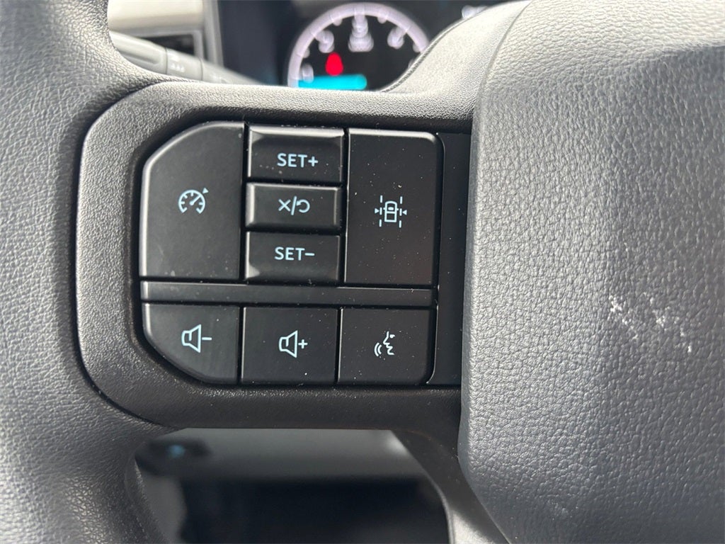 2025 Ford F-350SD XL DRW 4x4 / 7.3L V8 / 9' Aluminum Dropside Dump