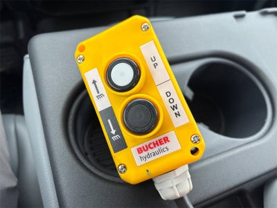 2025 Ford F-350SD XL DRW 4x4 / 7.3L V8 / 9' Aluminum Dropside Dump