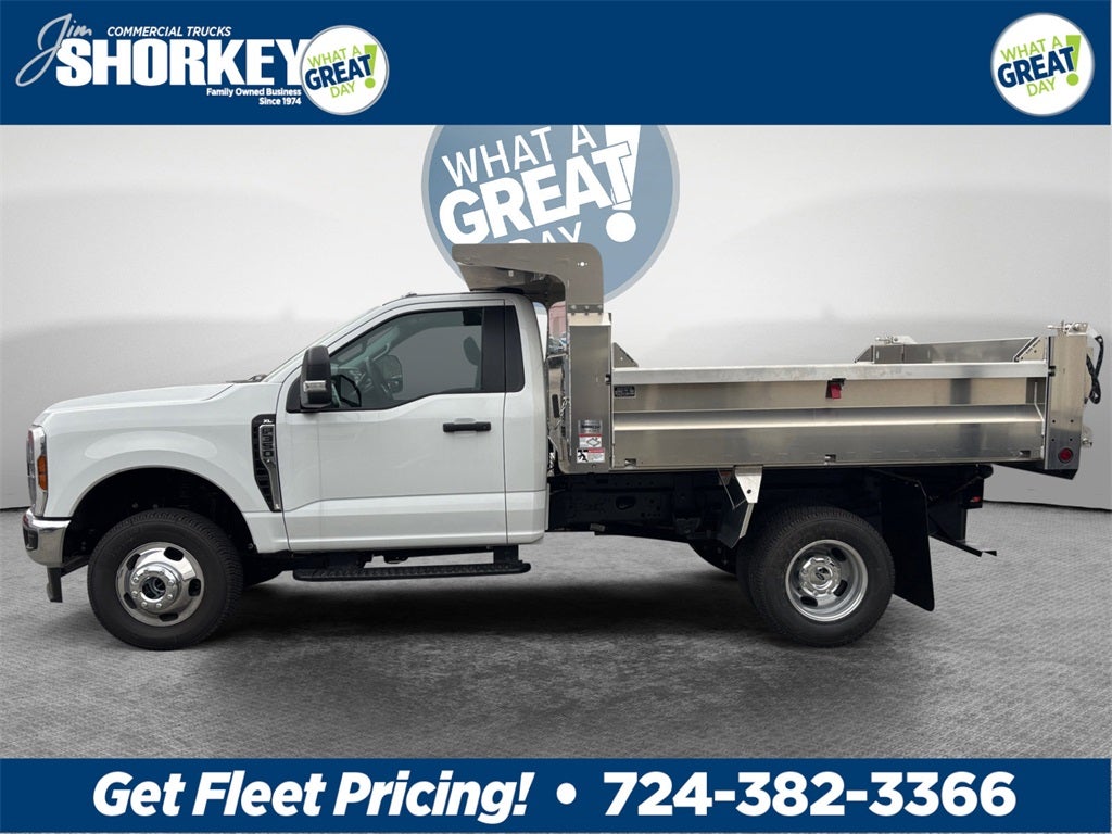 2025 Ford F-350SD XL DRW 4x4 / 7.3L V8 / 9' Aluminum Dropside Dump
