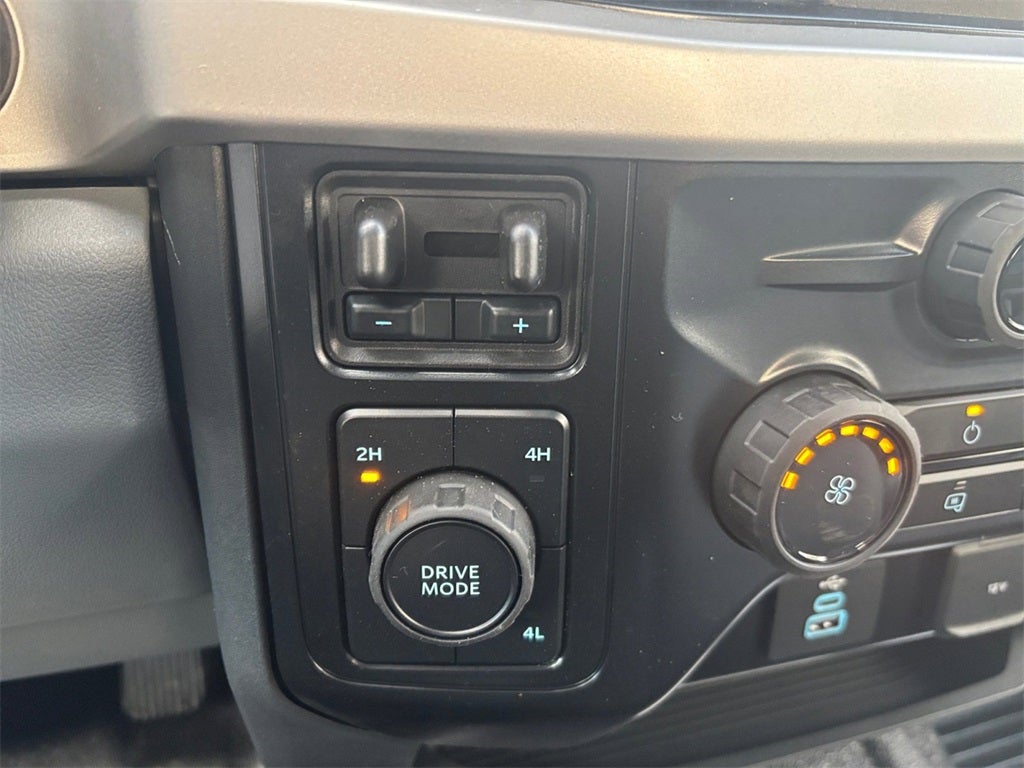 2026 Ford F-350SD XL DRW 4x4 / 7.3L V8 / 9'7" Steel Dump