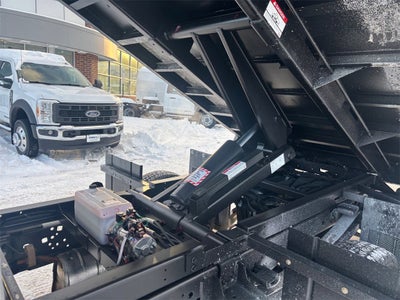 2026 Ford F-350SD XL DRW 4x4 / 7.3L V8 / 9'7" Steel Dump