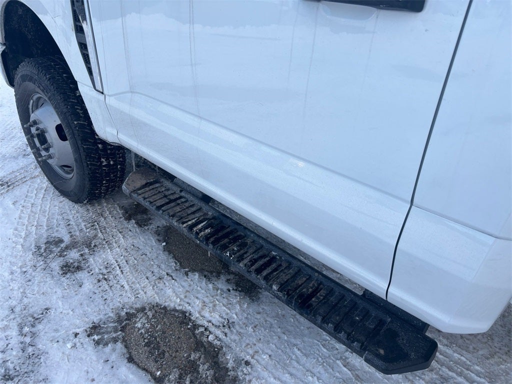 2026 Ford F-350SD XL DRW 4x4 / 7.3L V8 / 9'7" Steel Dump