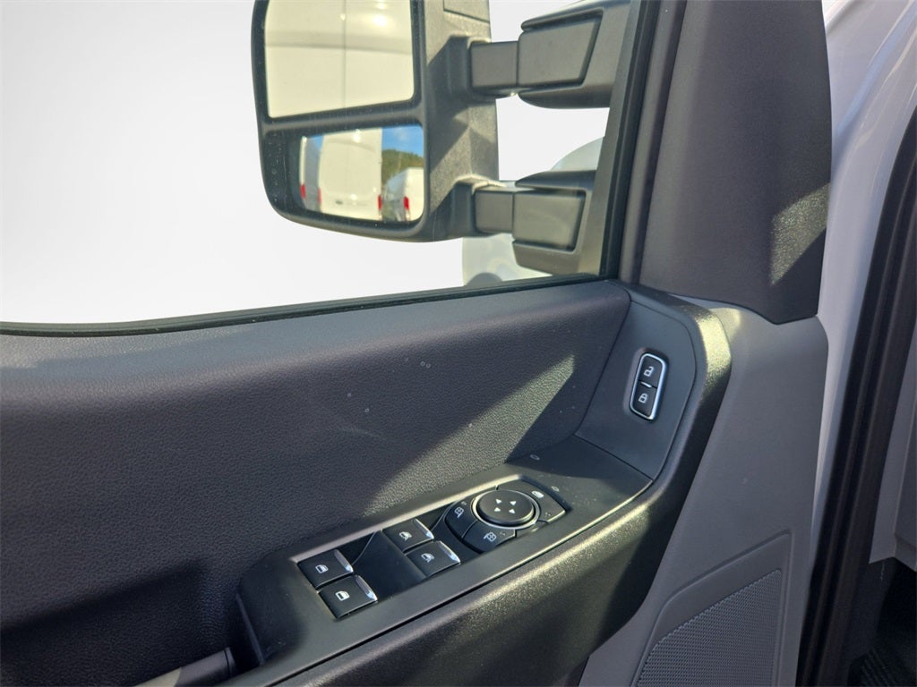 2026 Ford F-550SD XL DRW 4x4 / 6.7L Diesel / 60" CA Chassis