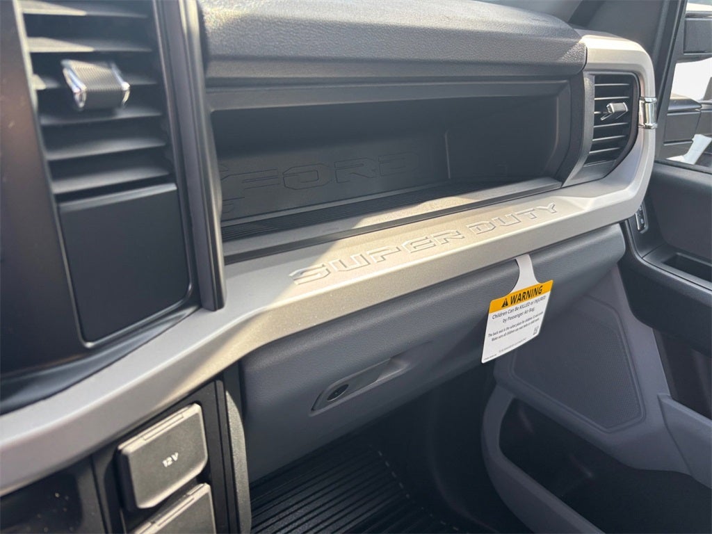 2026 Ford F-550SD XL DRW 4x4 / 6.7L Diesel / 11' Service Body