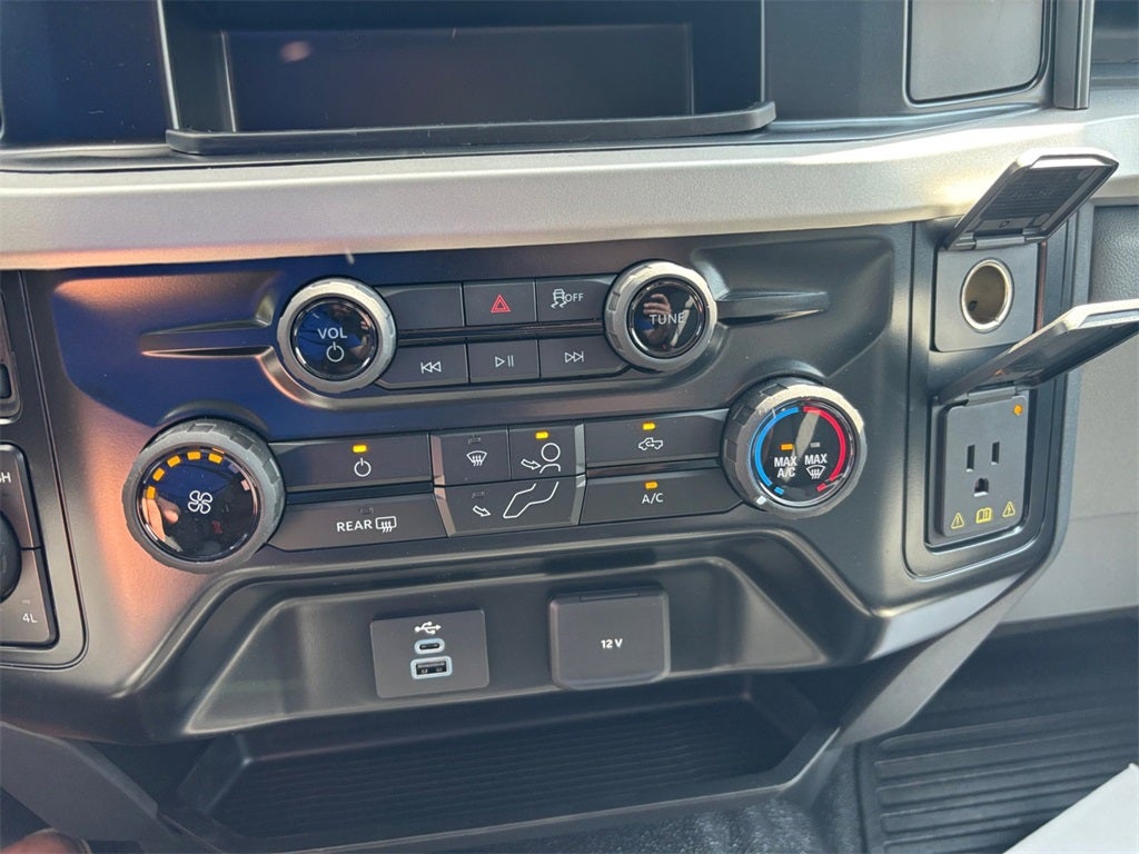 2026 Ford F-550SD XL DRW 4x4 / 6.7L Diesel / 84" CA Chassis