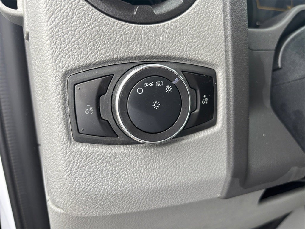 2026 Ford E-350SD Base Cutaway DRW / 7.3L V8 / 12' Workport