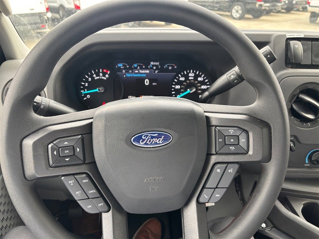 2026 Ford E-350SD Base Cutaway DRW / 7.3L V8 / 12' Workport