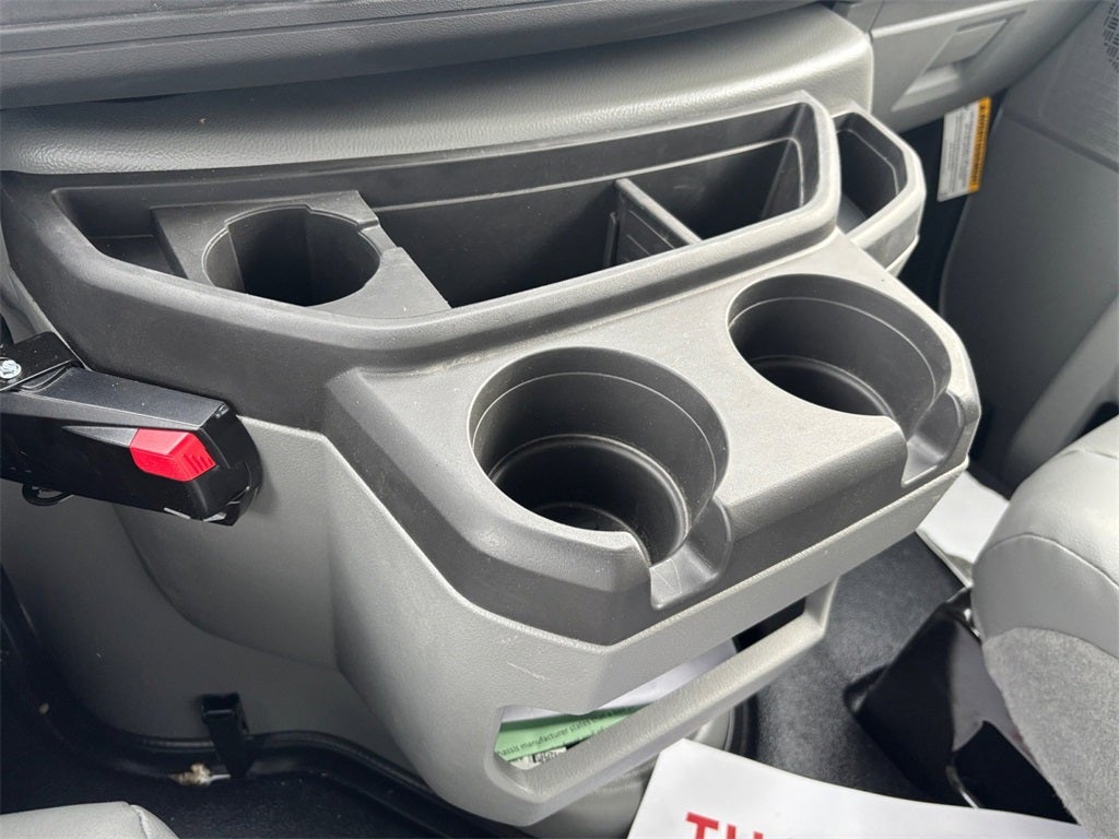 2026 Ford E-350SD Base Cutaway DRW / 7.3L V8 / 12' Workport