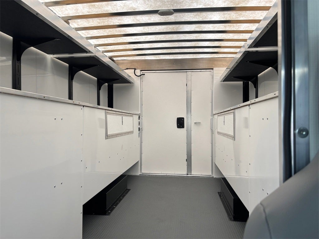 2026 Ford E-350SD Base Cutaway DRW / 7.3L V8 / 12' Workport