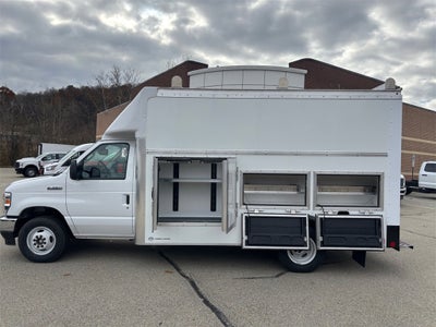 2026 Ford E-350SD Base Cutaway DRW / 7.3L V8 / 12' Workport