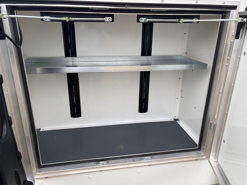 2026 Ford E-350SD Base Cutaway DRW / 7.3L V8 / 12' Workport