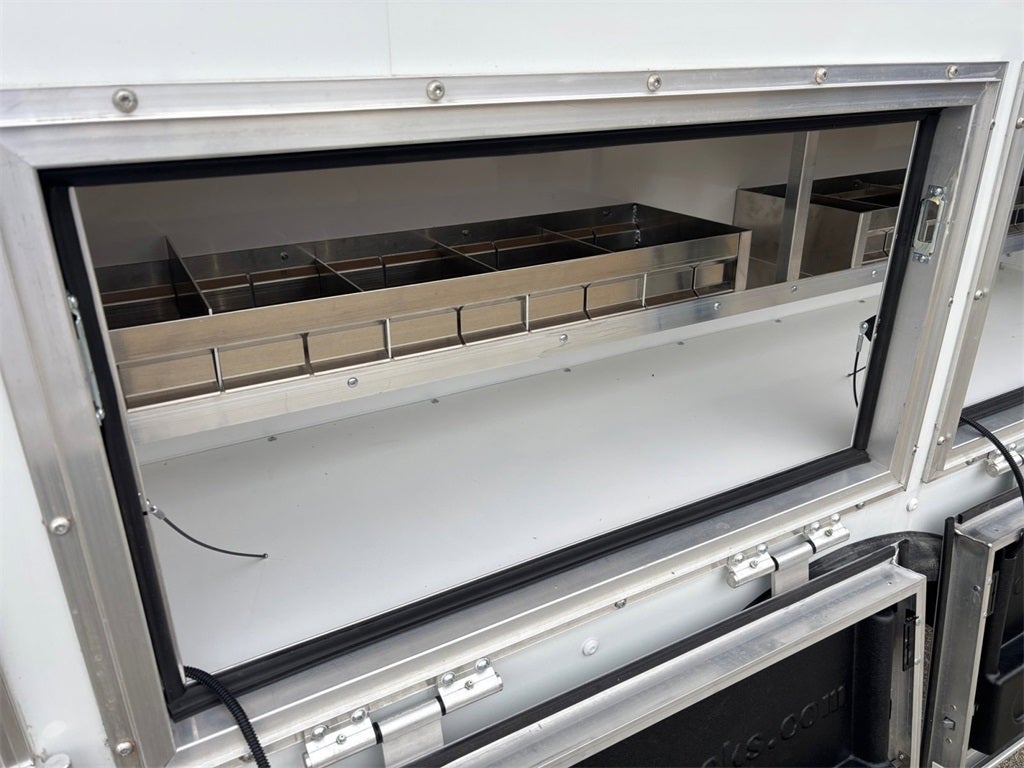 2026 Ford E-350SD Base Cutaway DRW / 7.3L V8 / 12' Workport