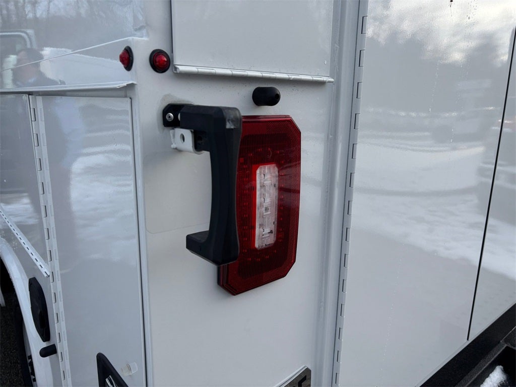 2026 Ford E-350SD Base Cutaway SRW / 7.3L V8 / 10'9" KUV