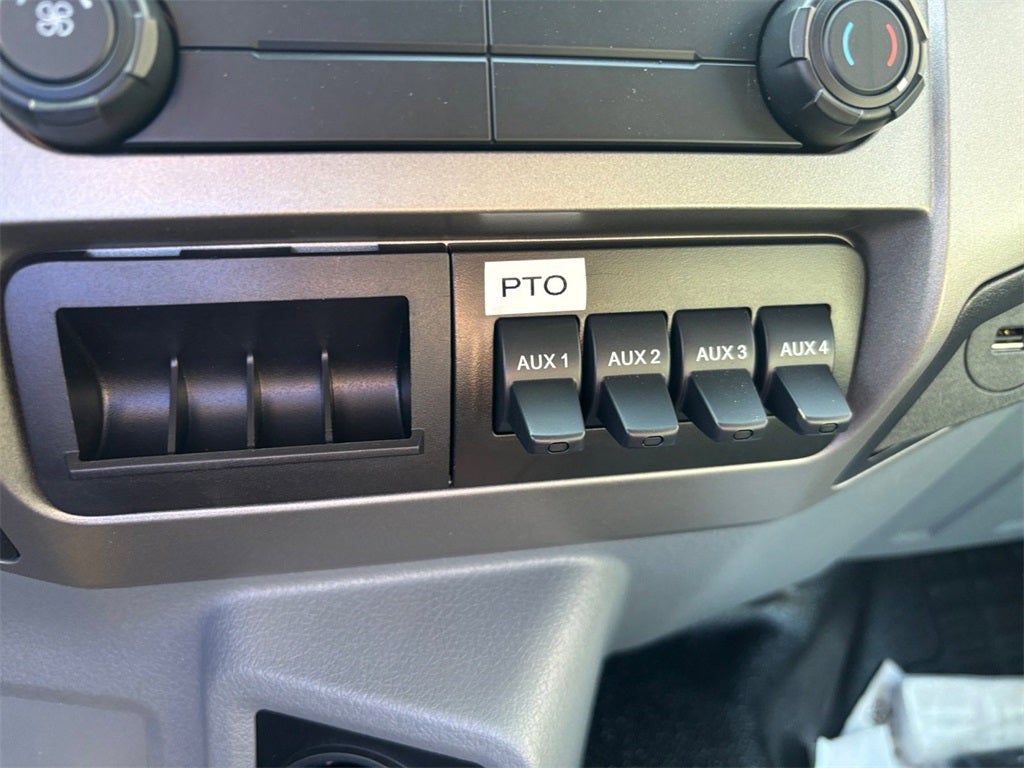 2025 Ford F-750SD Base DRW / 6.7L Diesel / 10' Steel Dump