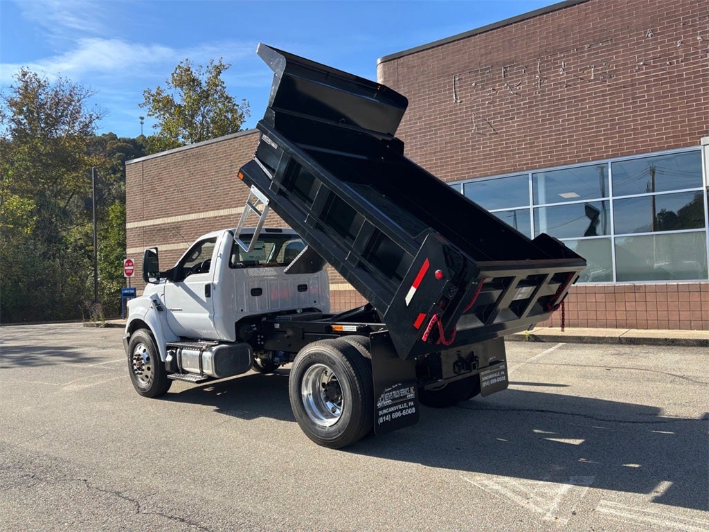 2025 Ford F-750SD Base DRW / 6.7L Diesel / 10' Steel Dump