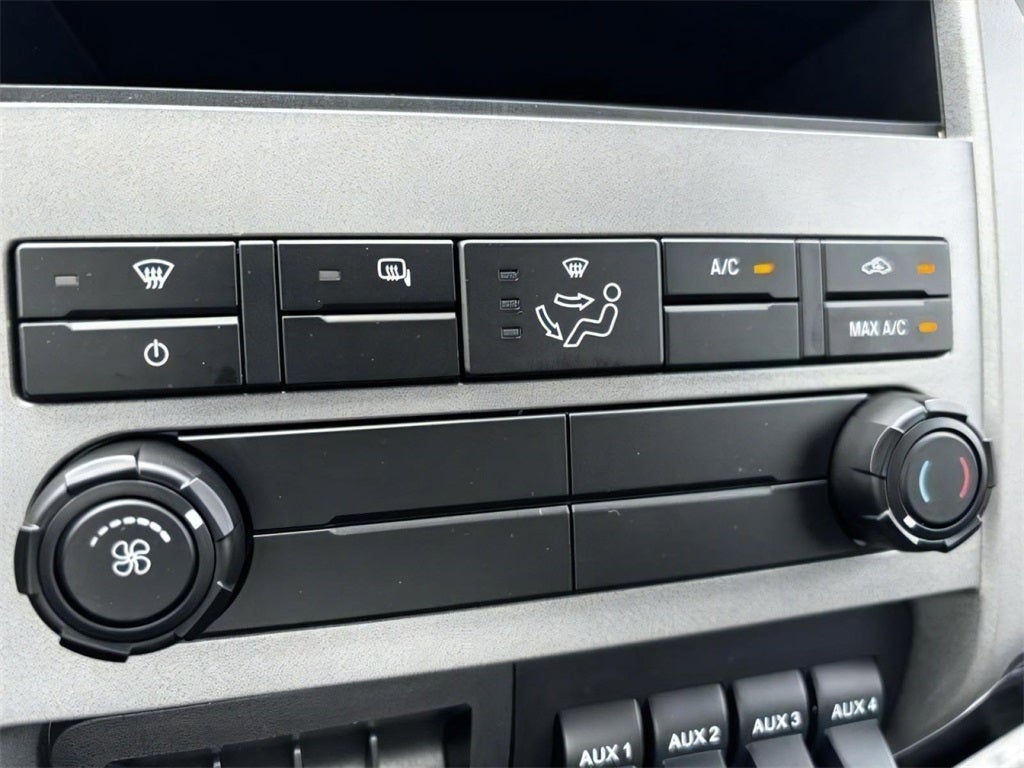 2025 Ford F-750SD Base DRW / 6.7L Diesel / 10' Steel Dump