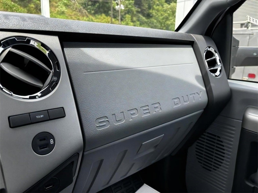 2025 Ford F-750SD Base DRW / 6.7L Diesel / 10' Steel Dump