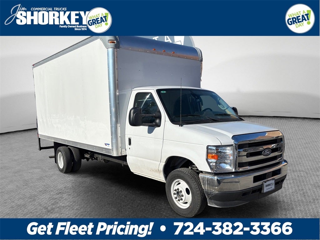 2026 Ford E-450SD Base DRW / 7.3L V8 / 16' Box w/Ramp