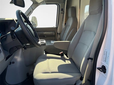 2026 Ford E-450SD Base DRW / 7.3L V8 / 16' Box w/Ramp