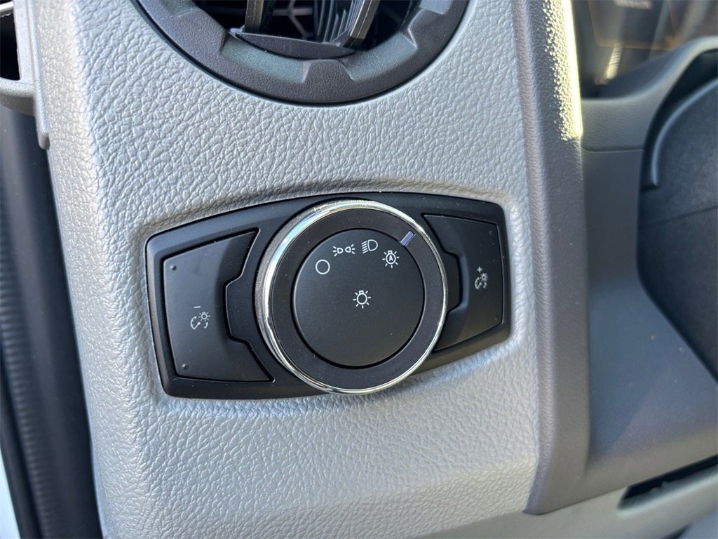 2026 Ford E-450SD Base DRW / 7.3L V8 / 16' Box w/Ramp