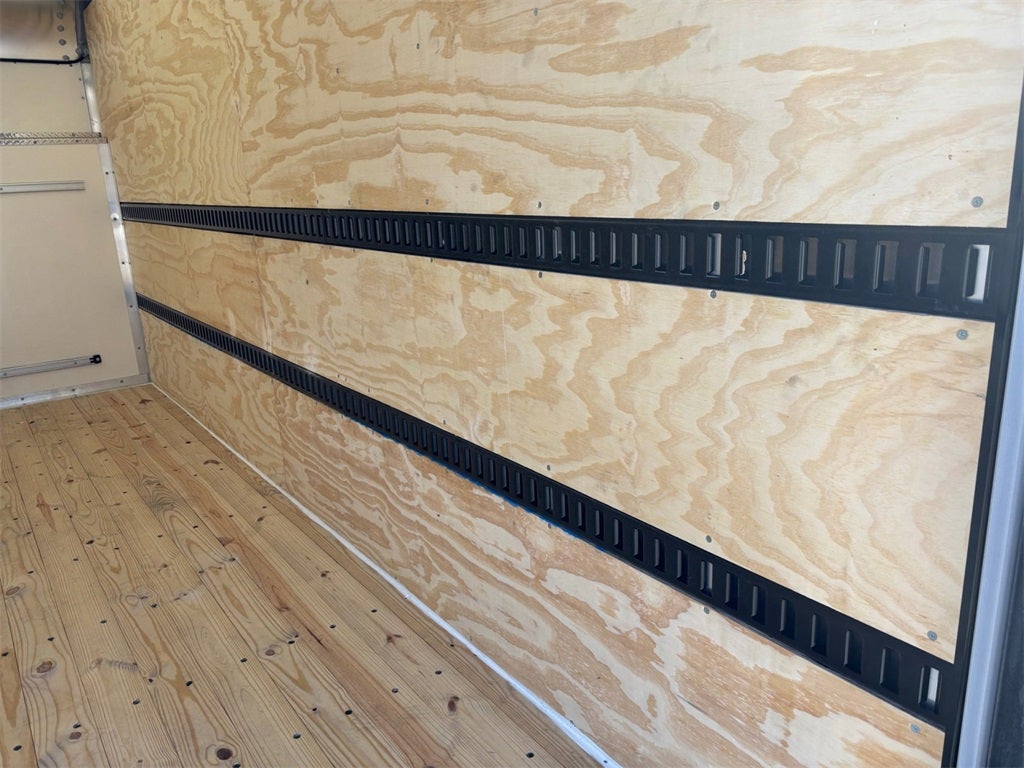 2026 Ford E-450SD Base DRW / 7.3L V8 / 16' Box w/Ramp