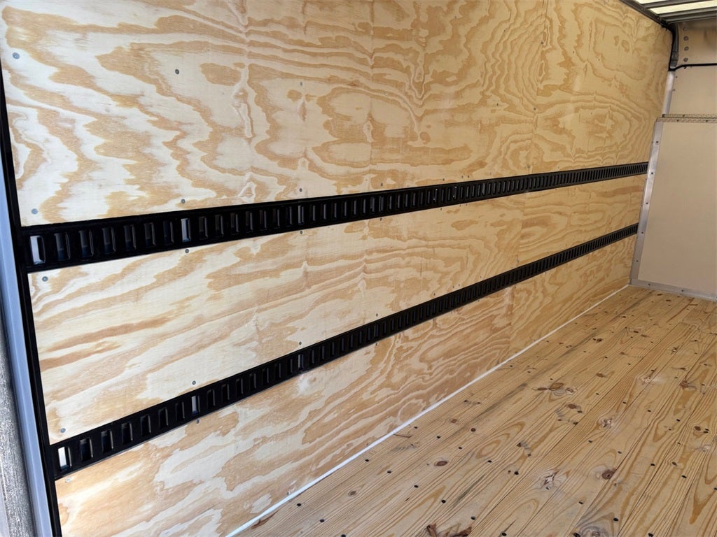 2026 Ford E-450SD Base DRW / 7.3L V8 / 16' Box w/Ramp