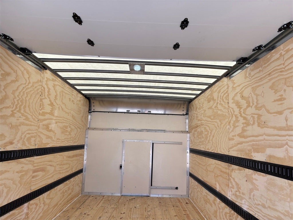 2026 Ford E-450SD Base DRW / 7.3L V8 / 16' Box w/Ramp