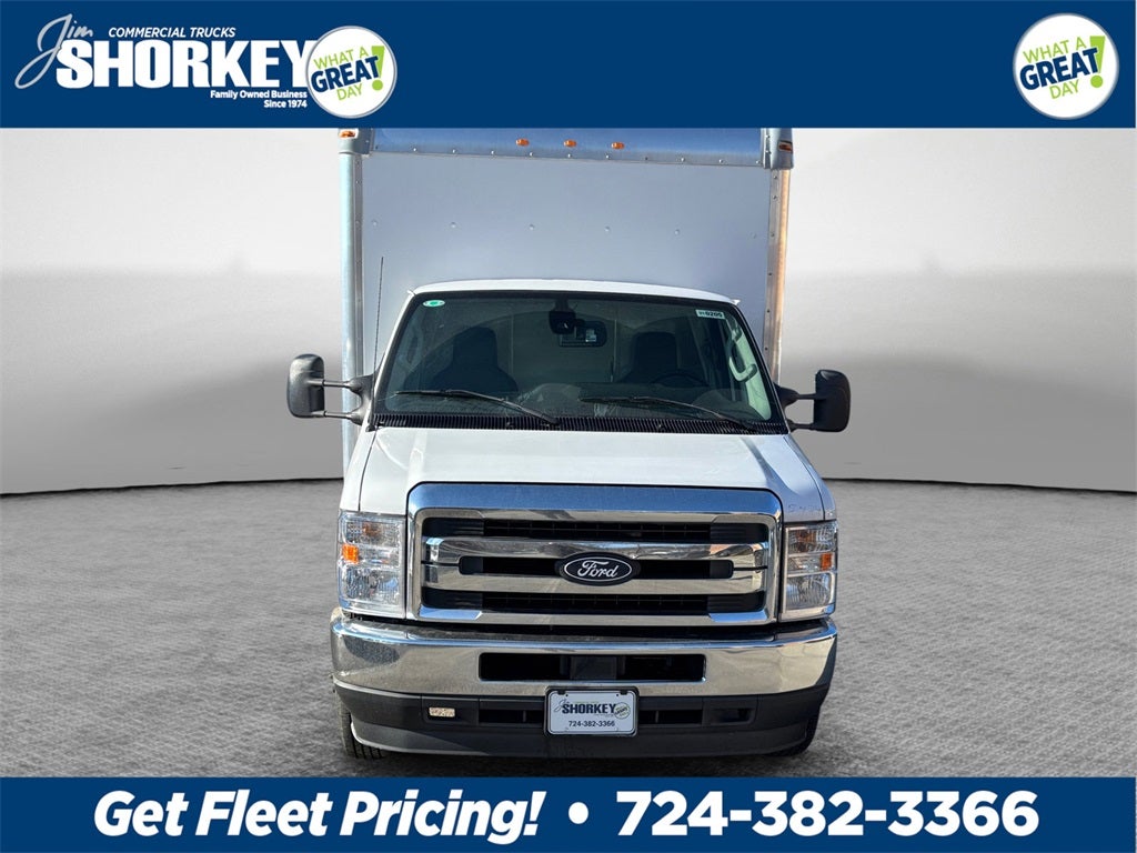 2026 Ford E-450SD Base DRW / 7.3L V8 / 16' Box w/Ramp
