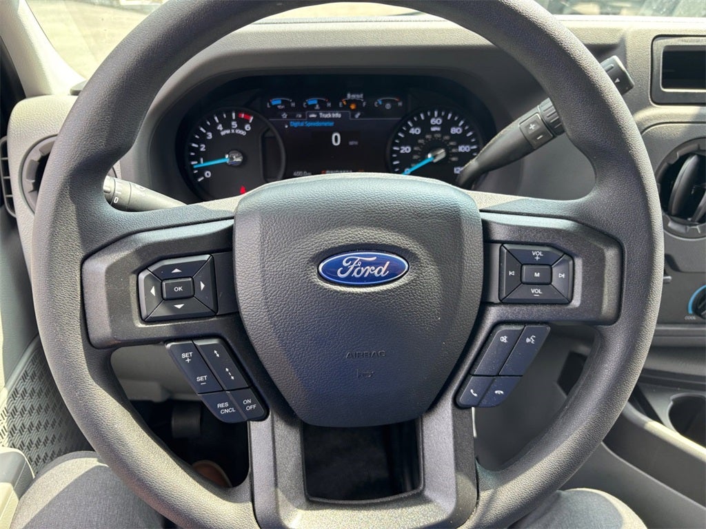 2026 Ford E-450SD Base DRW / 7.3L V8 / 16' Box w/Liftgate