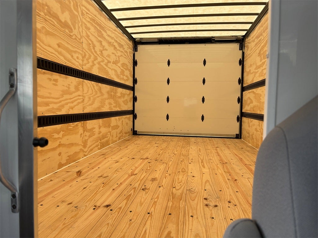 2026 Ford E-450SD Base DRW / 7.3L V8 / 16' Box w/Liftgate