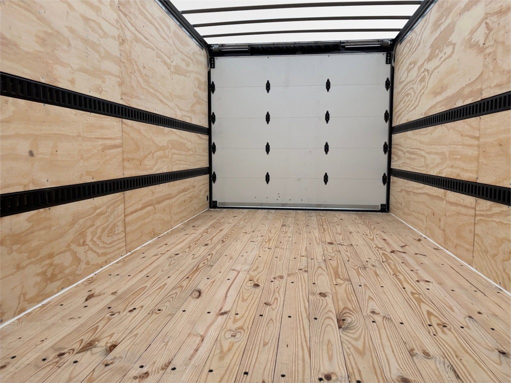 2026 Ford E-450SD Base DRW / 7.3L V8 / 16' Box w/Liftgate