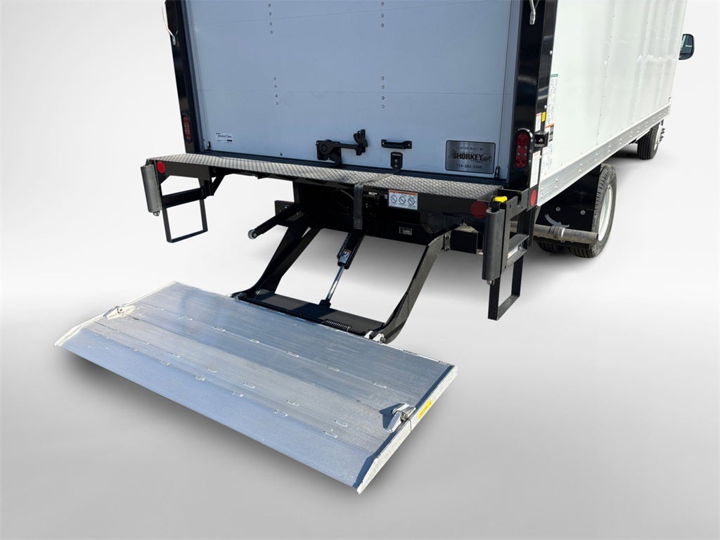 2026 Ford E-450SD Base DRW / 7.3L V8 / 16' Box w/Liftgate